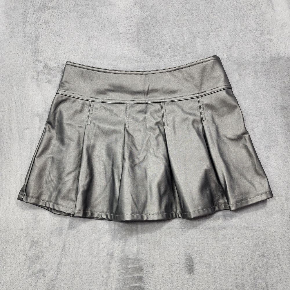 Celebrity Pink Skirt Womens M Gray Metallic Faux Leather Skater Pleated Mini